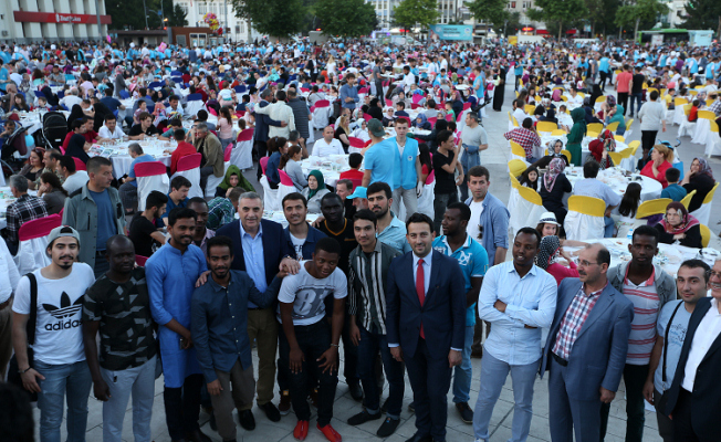 Demokrasi Meydanı’nda kardeşlik coşkusu — haber görseli
