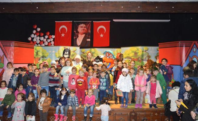Çocuklar Kırmızı Başlıklı Kız ve Tweety İle Eğlendi — haber görseli