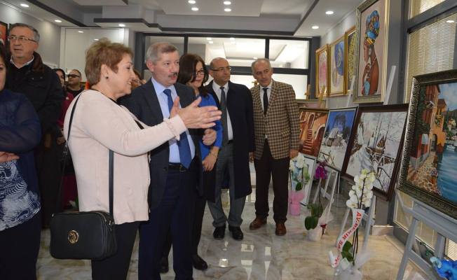 Renklere Fırçalarıyla Hayat Veren Ressam Kadınlar — haber görseli
