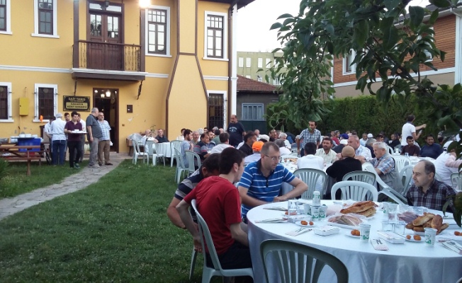 Gariplerle bu ramazanda da sarılıp kucaklaşıldı — haber görseli