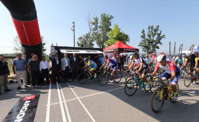 Argon 18 Türkiye Şampiyonası Yol Yarışlarının Startını Vali Balkanlıoğlu Verdi — haber görseli