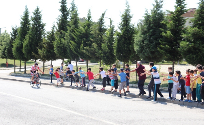 Bisikletçiler 15 Temmuz Camili’den geçti — haber görseli
