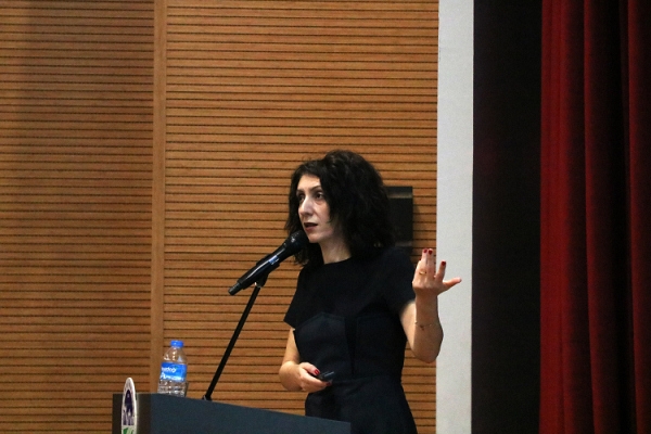 Alzheimerda en etkili tedavi sosyalleşmektir — haber görseli