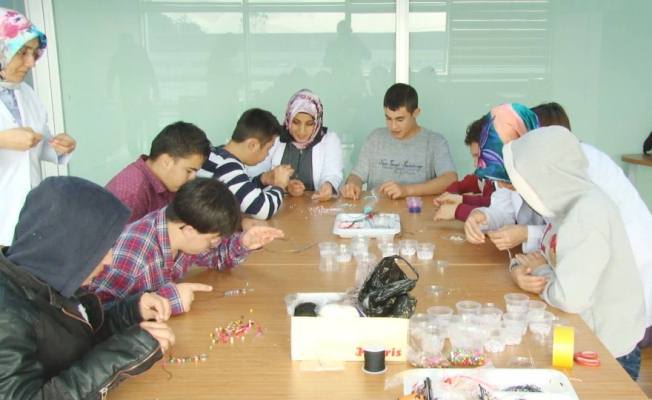 Çocuklar Eğitim Görüyor Anneler Meslek Öğreniyor — haber görseli