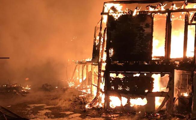Karasu’da Çıkan Yangında 30 Dükkan kullanılmaz hale geldi — haber görseli