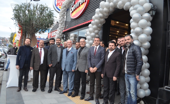 Serdivan’da Gevrek Tavuk The Joud Caffee hizmete girdi — haber görseli