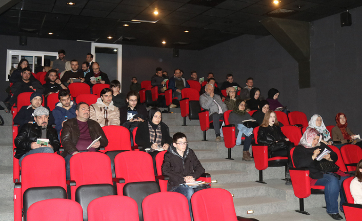 Poe edebiyatta adından söz ettirmiştir — haber görseli
