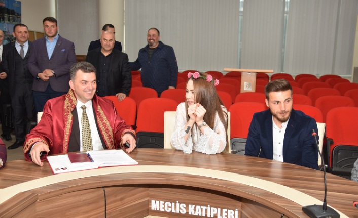 Başkan Sarı İlk Nikâhı Kıydı — haber görseli