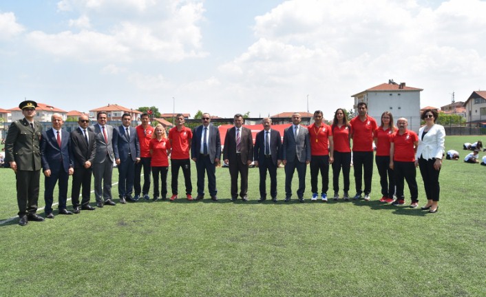 19 Mayıs, Karasu’da Coşkulu Törenlerle Kutlandı — haber görseli