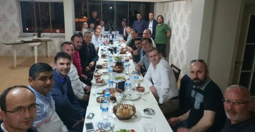 Akif Yener 25 yıl sonra Sınıf arkadaşlarıyla buluştu — haber görseli