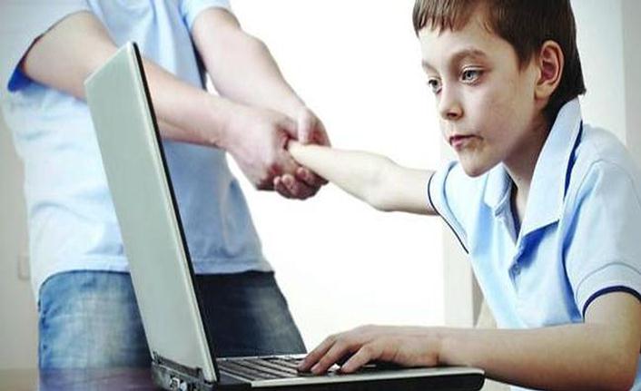 Ebeveynler çocuklarından daha çok internet kullanıyor — haber görseli