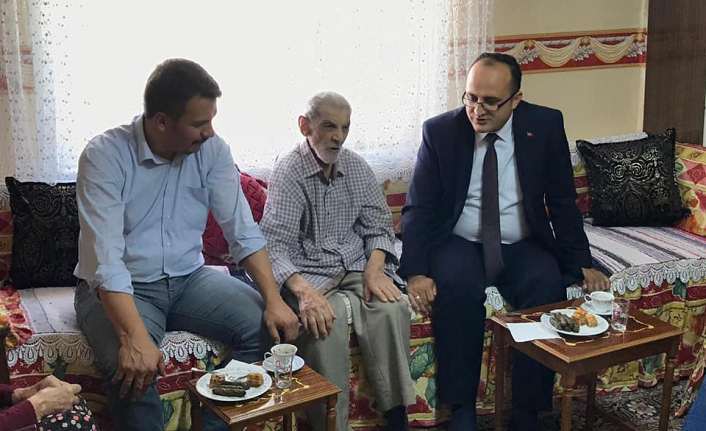 106 yaşındaki Muzaffer GEZER’e bayram ziyareti — haber görseli