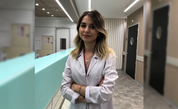 Kadınlar daha sık yaşıyor, kliniğe erkekler gidiyor! — haber görseli