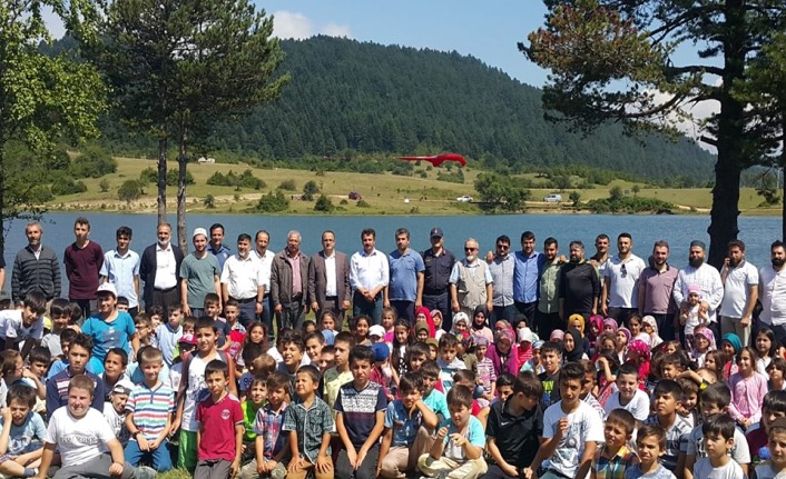 Taraklı'da Yaz Kura'an Kursuna katılanlar karagölde piknik yaptılar — haber görseli