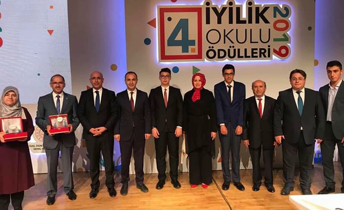 4. İyilik Okulu Ödülleri Sahiplerini Buldu — haber görseli