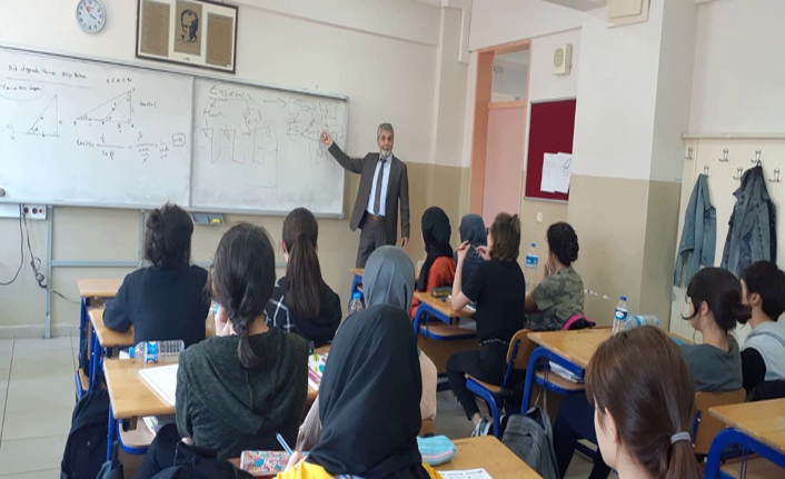 Akademisyenler Lise Öğrencileriyle Buluşuyor — haber görseli