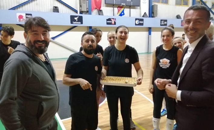 Sultanlar şampiyonluk için açıldı; damaklar tatlandı — haber görseli