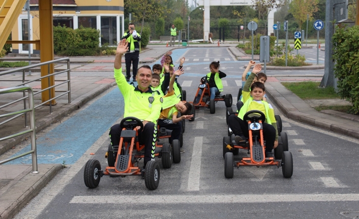 Çocuklar Trafik Park’ta Murat Ağabeyleri ile çok eğlendi. — haber görseli