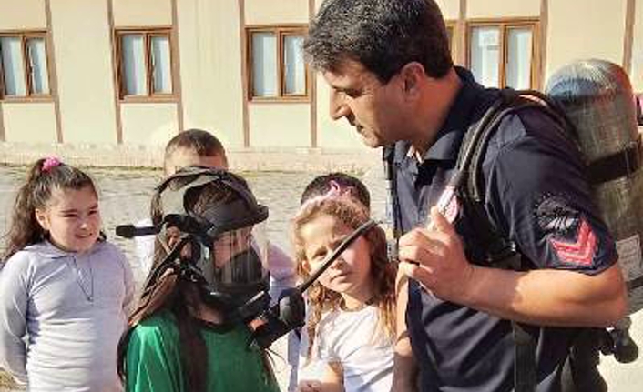 İtfaiye'den minik öğrencilere eğitim — haber görseli