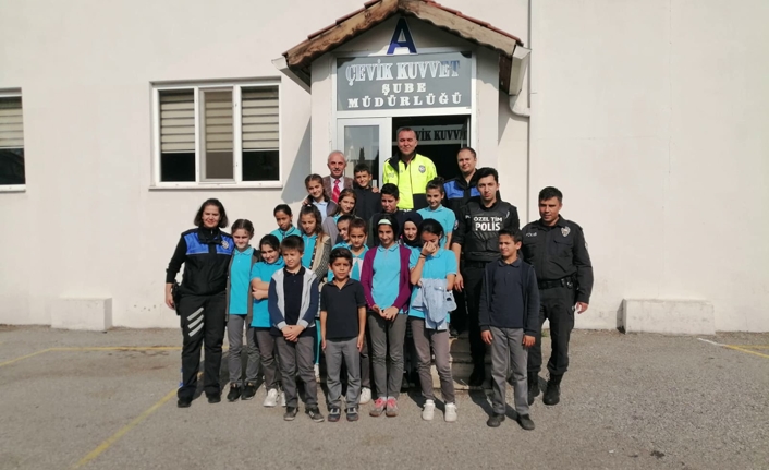 Öğrenciler Sakarya  Emniyet Müdürlüğünü Ziyaret etti. — haber görseli