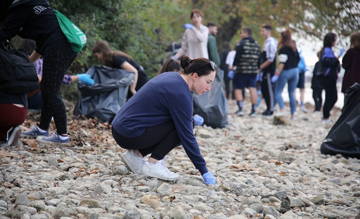 Yabancı öğrenciler Sapanca Gölü’nü temizledi — haber görseli
