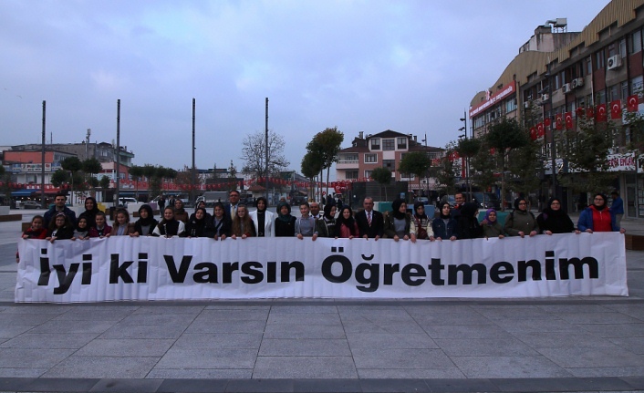 Eğitimciler Başöğretmen Atatürk’ün Anıtına Çelenk Sundu — haber görseli