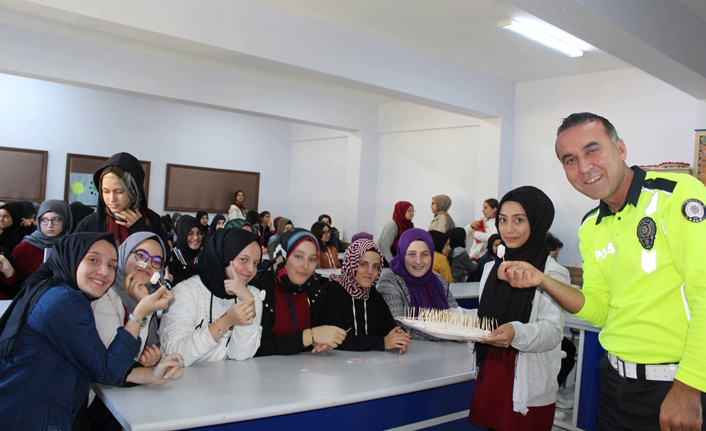 Lokum ve Gülsuyu ikramında bulundular. — haber görseli