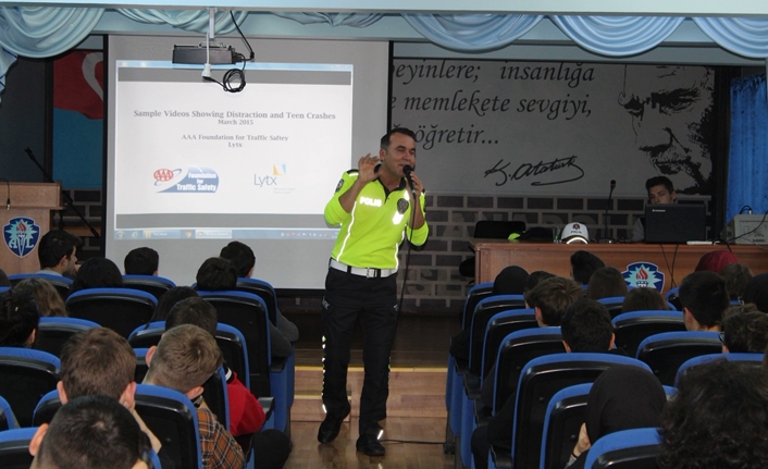 Mezun Olduğu Lisede Trafik Eğitimi verdi — haber görseli