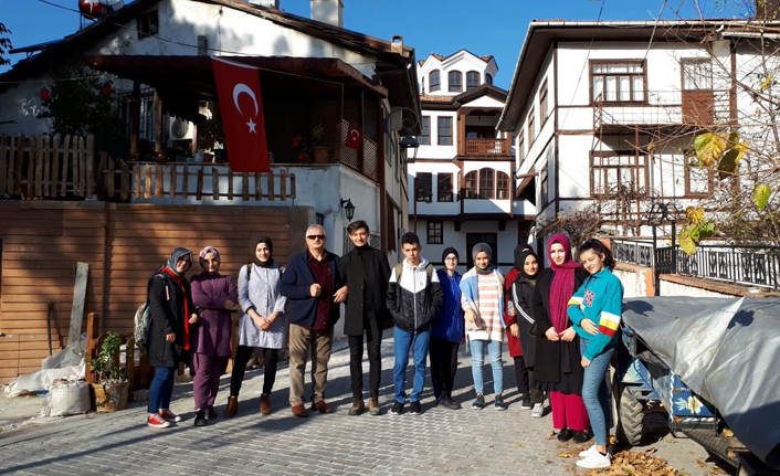 Yazarlık Mektebi Öğrencilerinden İpekyolu Kültür Gezisi — haber görseli