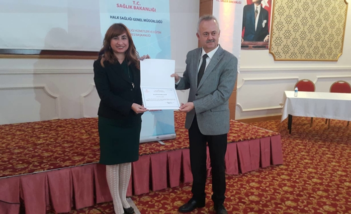 Eğitim programını tamamlayan sağlık çalışanları sertifika aldı — haber görseli