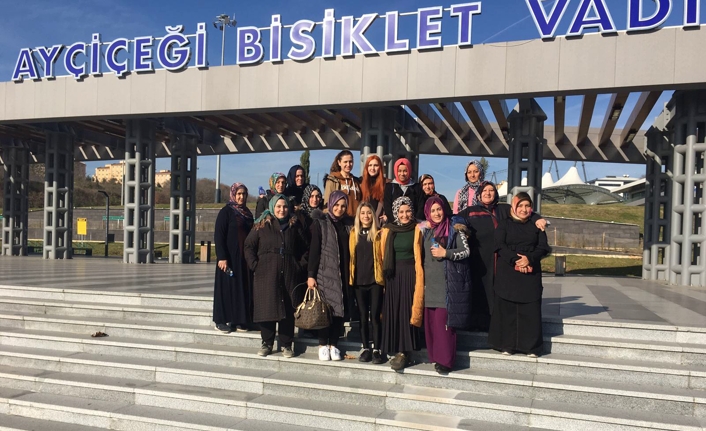 Halk eğitim merkezi kursiyerleri bisiklet vadisi’nde — haber görseli