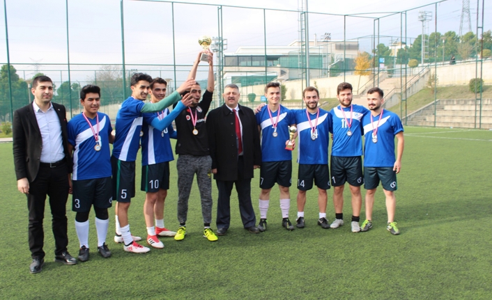 SAÜ'de futbol turnuvasının galibi işletme united  — haber görseli