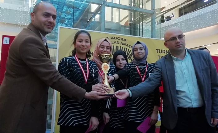 Taraklı Ortaokulu kız takımı birinci oldu — haber görseli