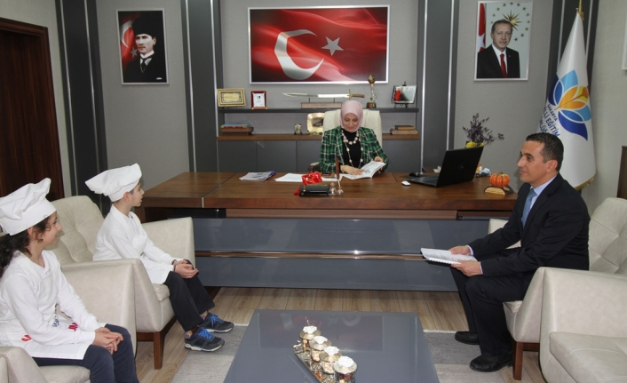 Durmuş kitap yazarı öğrencileri tebrik etti — haber görseli