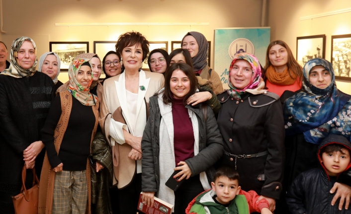 Hülya Koçyiğit Sevenleri İle Buluştu — haber görseli