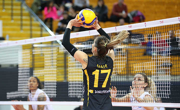 Lider VakıfBank seriyi 13 maça çıkardı — haber görseli