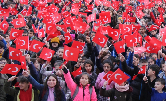 Mithatpaşa Ortaokulu’ndan bayrak şov — haber görseli