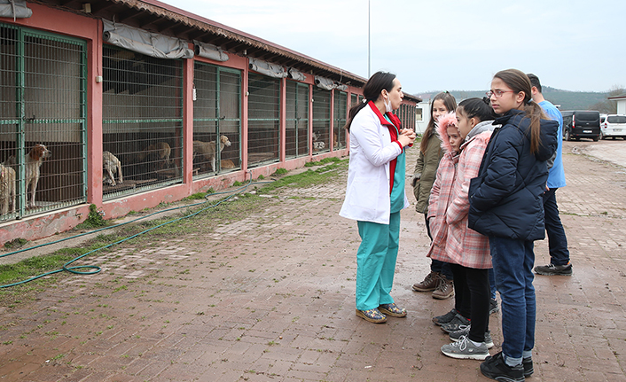 Öğrencilerden Sokak Hayvanları Bakımevine ziyaret — haber görseli