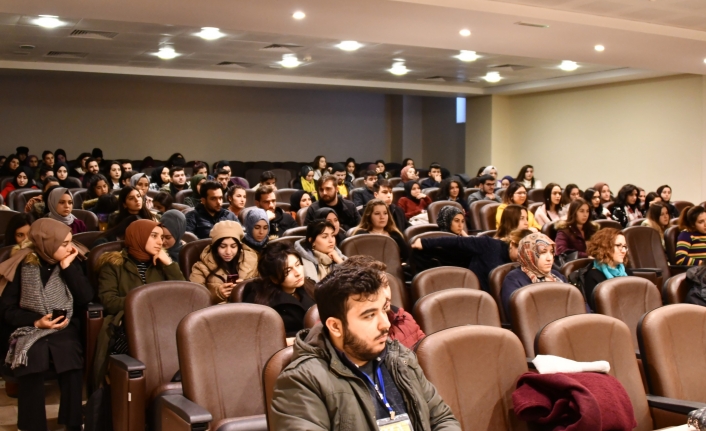SAÜ’de Âlim Kahraman kitabı üzerine söyleşi düzenlendi — haber görseli
