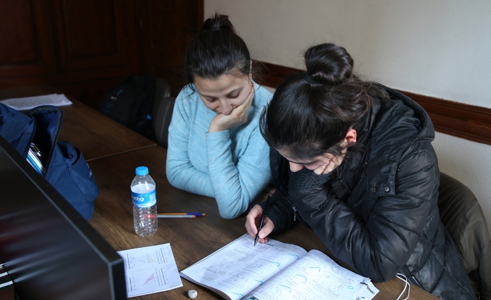 Sınavlara hazırlanan öğrencilerin adresi Alicanlar Konağı oluyor — haber görseli
