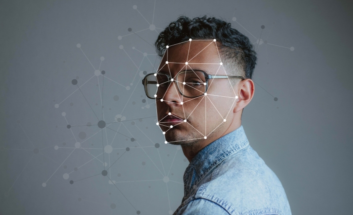 Yapay zekânın korkutan teknolojisi deepfake İle dolandırıcılık artıyor — haber görseli