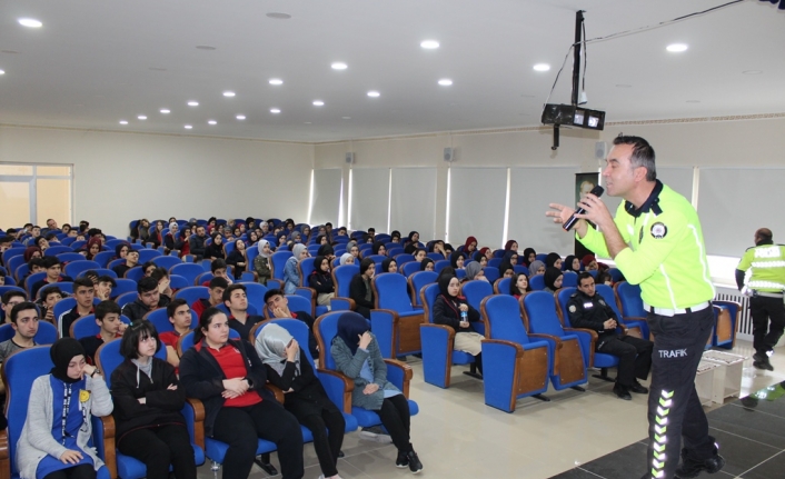 Çocukların Murat Ağabeyi Taraklı’da Lise Öğrencileri ile buluştu. — haber görseli