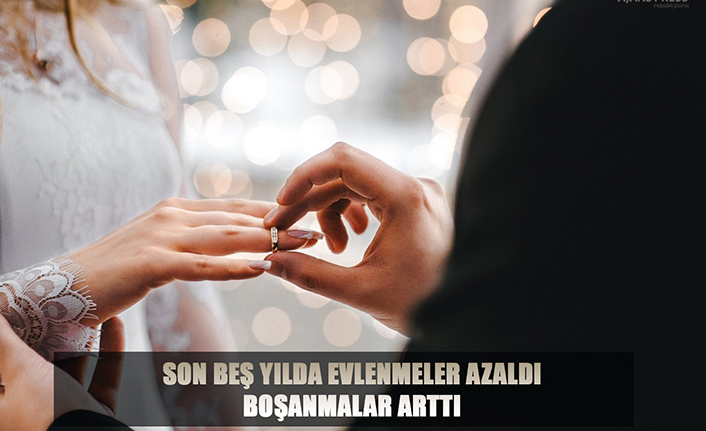 Son beş yılda Evlenmeler azaldı, boşanmalar arttı — haber görseli