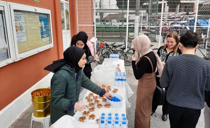 Tansu Çiller Mesleki ve Teknik Anadolu Lisesi Lokma Dağıttı — haber görseli