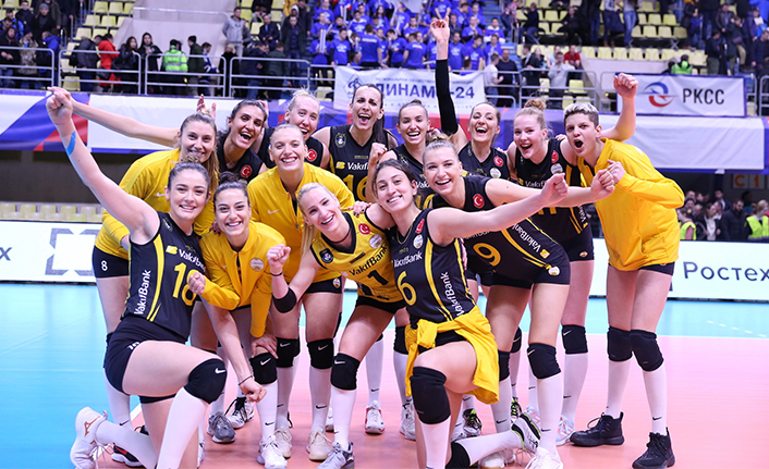 VakıfBank üst üste sekizinci yarı final için sahada — haber görseli
