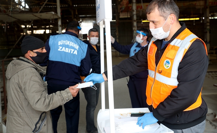 Büyükşehir koronavirüsle mücadeleyi ilçelerde de sürdürüyor — haber görseli