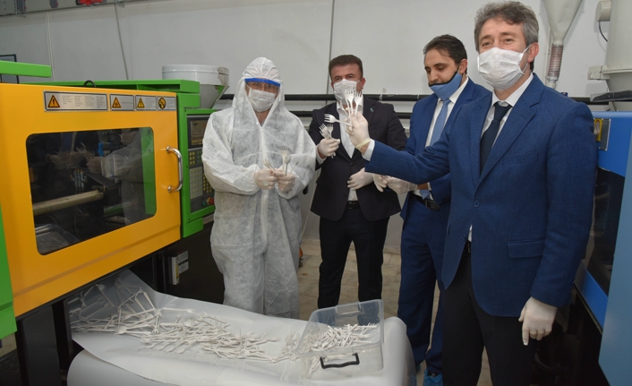 Koronavirüsle mücadele seferberliğine tüm plastik meslek liseleri katılıyor — haber görseli