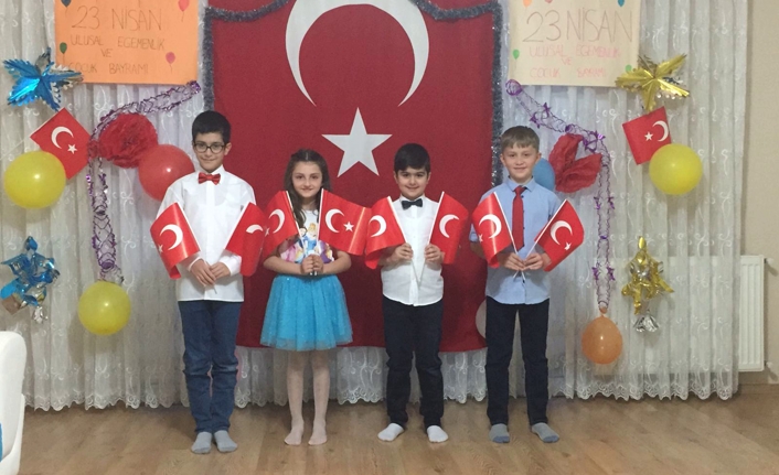 Öğrencilerden evde muhteşem 23 Nisan kutlaması. — haber görseli