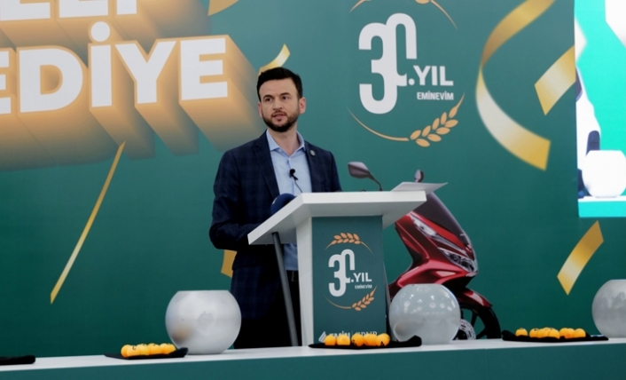 Jeep Ödülü Sahi̇bi̇ni̇ Buldu Emi̇nevi̇m, Tavsi̇ye Edene Jeep Hedi̇ye Etti̇ — haber görseli
