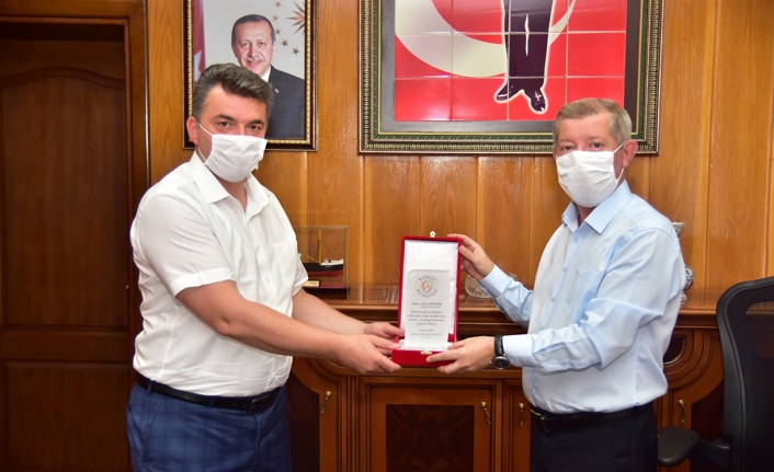 Başkan Sarı’dan, Kaymakam Mercan’a Teşekkür Plaketi — haber görseli